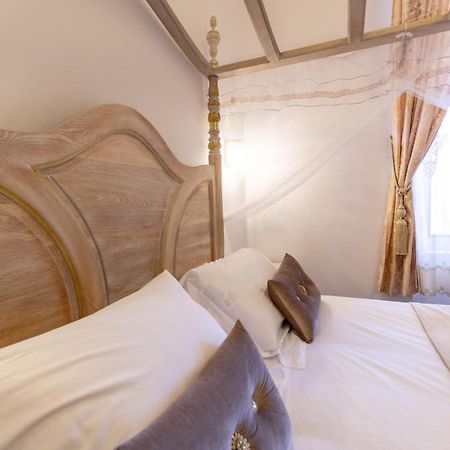 נרבון Chambre A Baldaquin Maison De L'Eglise Du Couvent מראה חיצוני תמונה